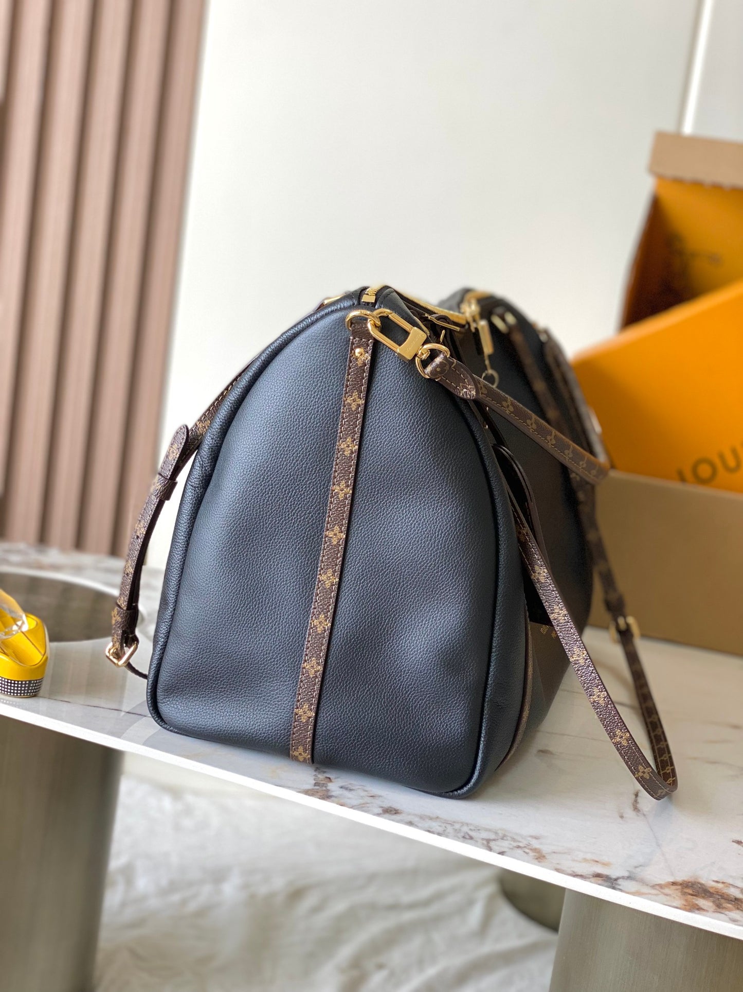 EXPRESS Large Handbag M26037