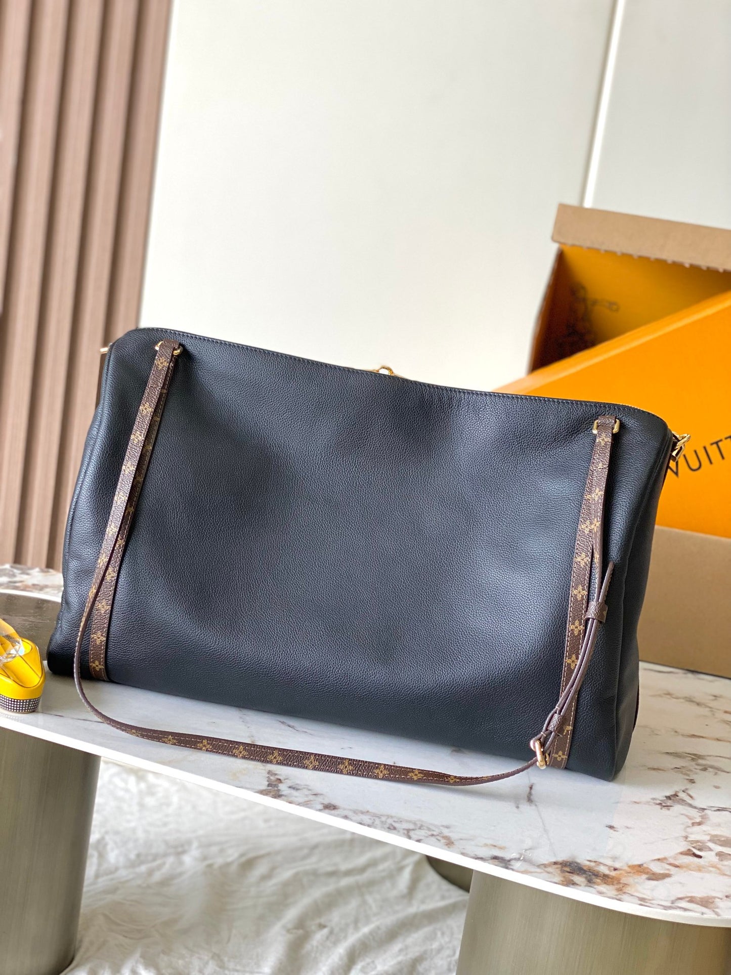 EXPRESS Large Handbag M26037