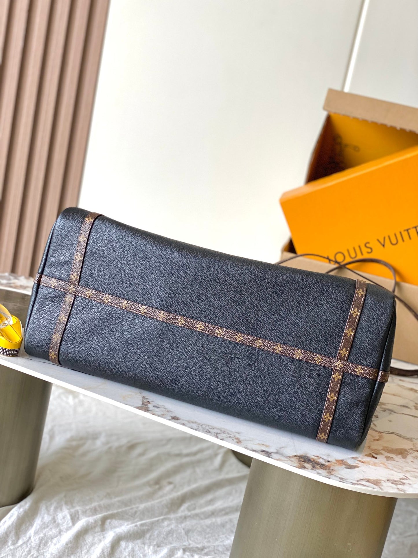 EXPRESS Large Handbag M26037