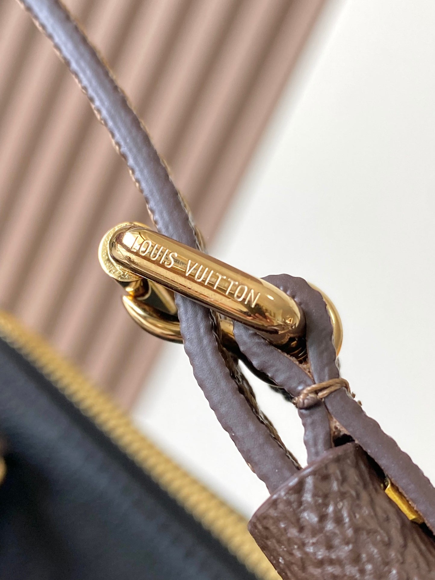 EXPRESS Large Handbag M26037