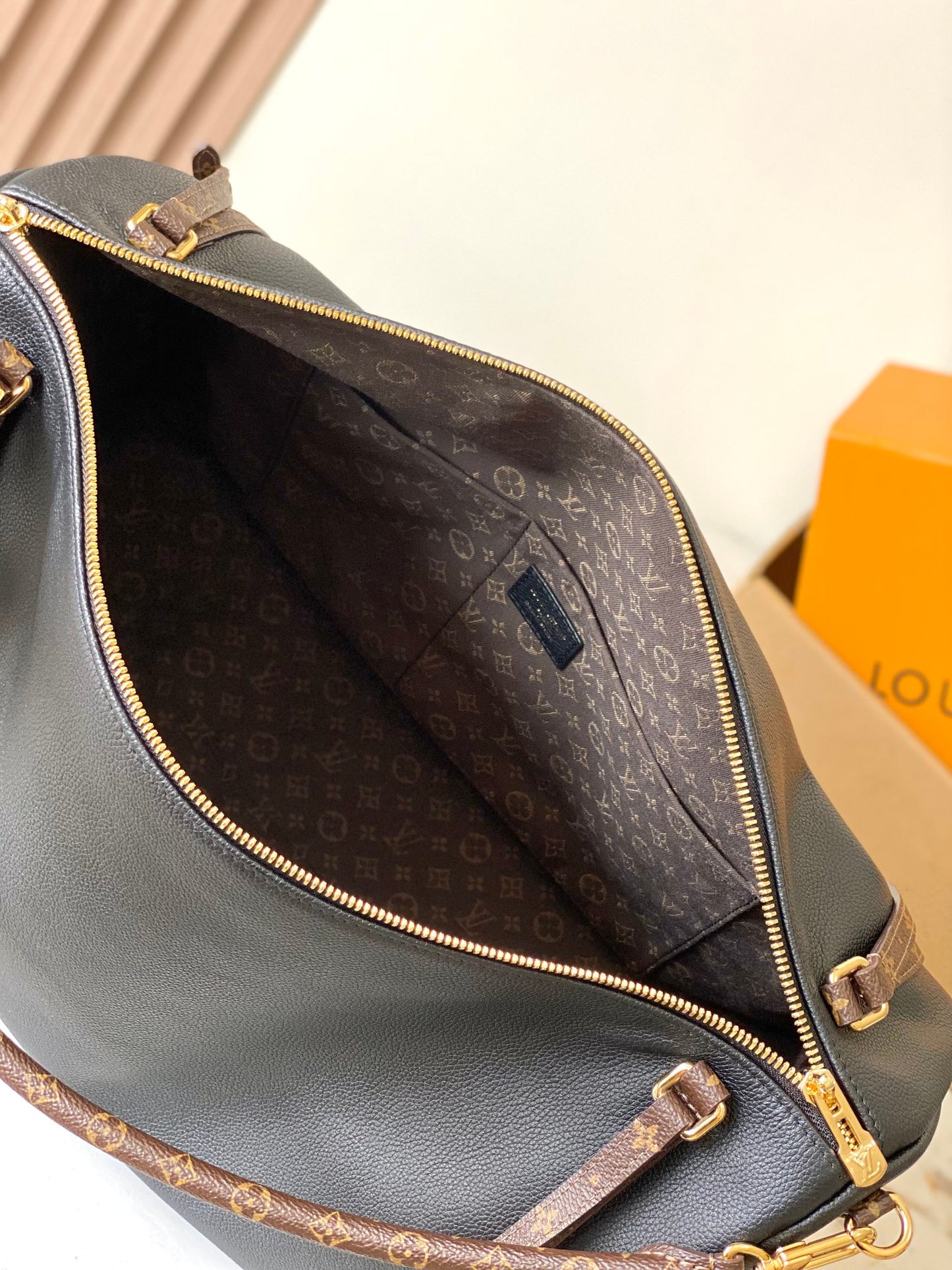 EXPRESS Large Handbag M26037