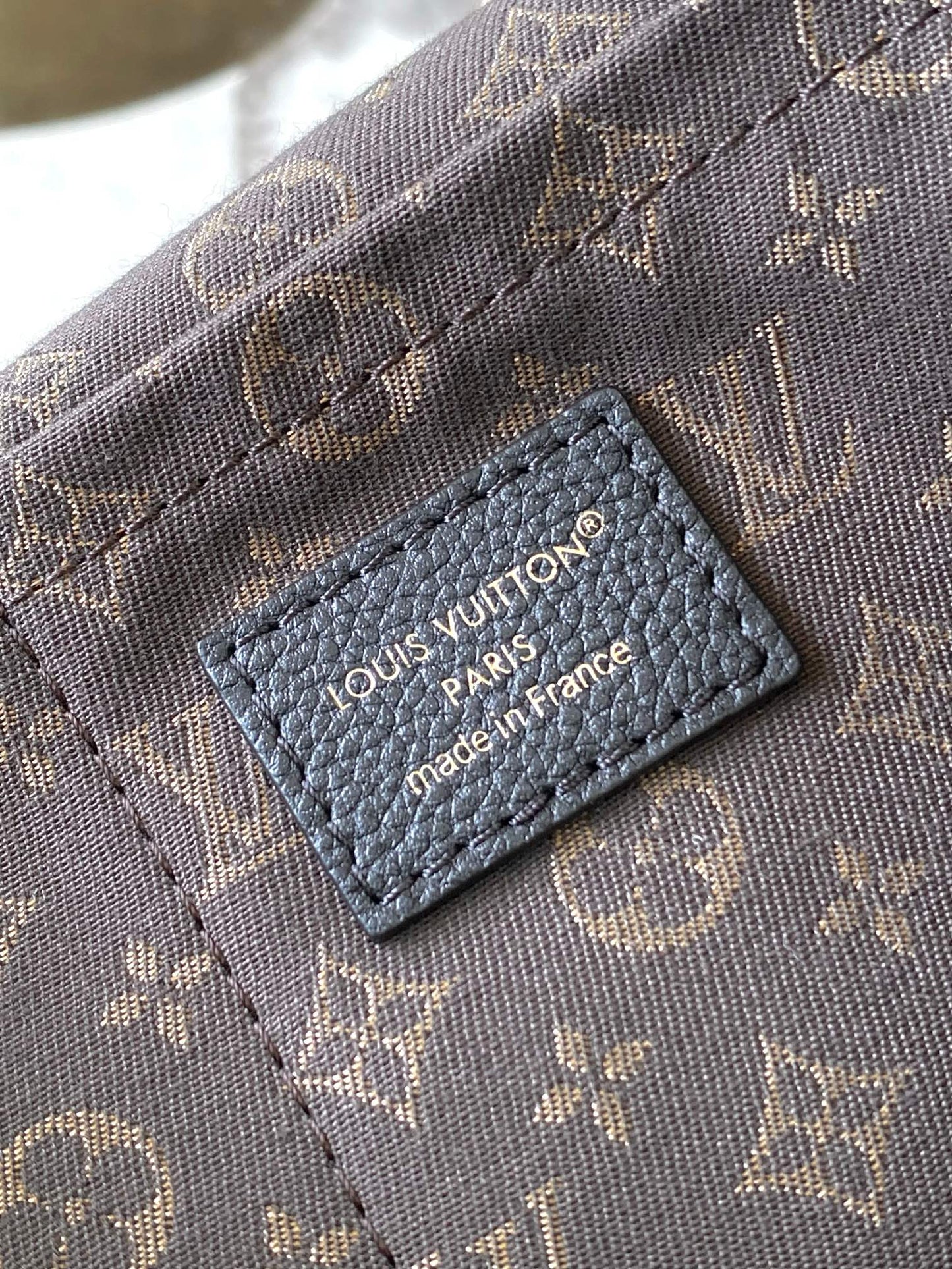 EXPRESS Large Handbag M26037