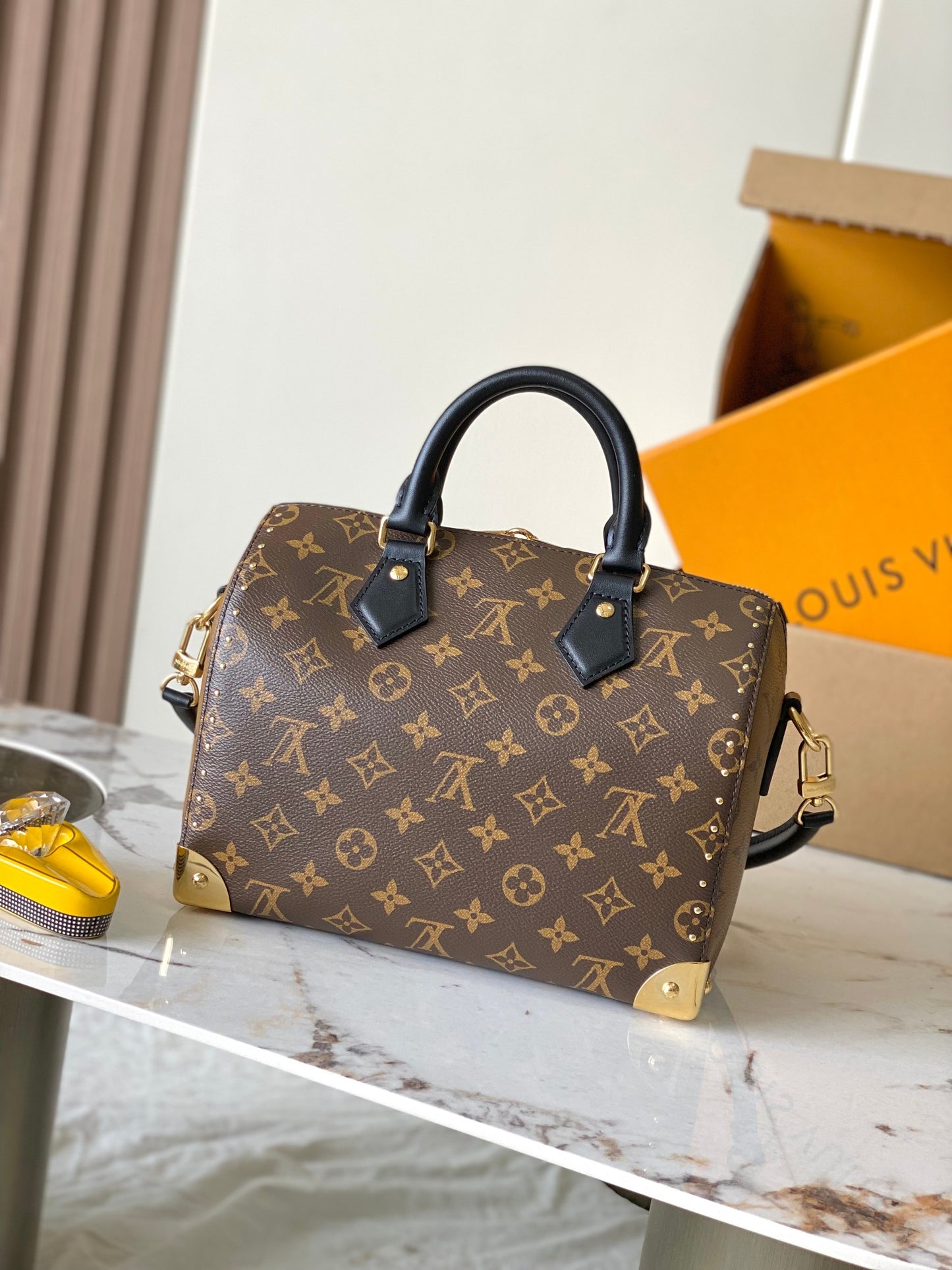 SPEEDY TRUNK 25 HANDBAG  M26181