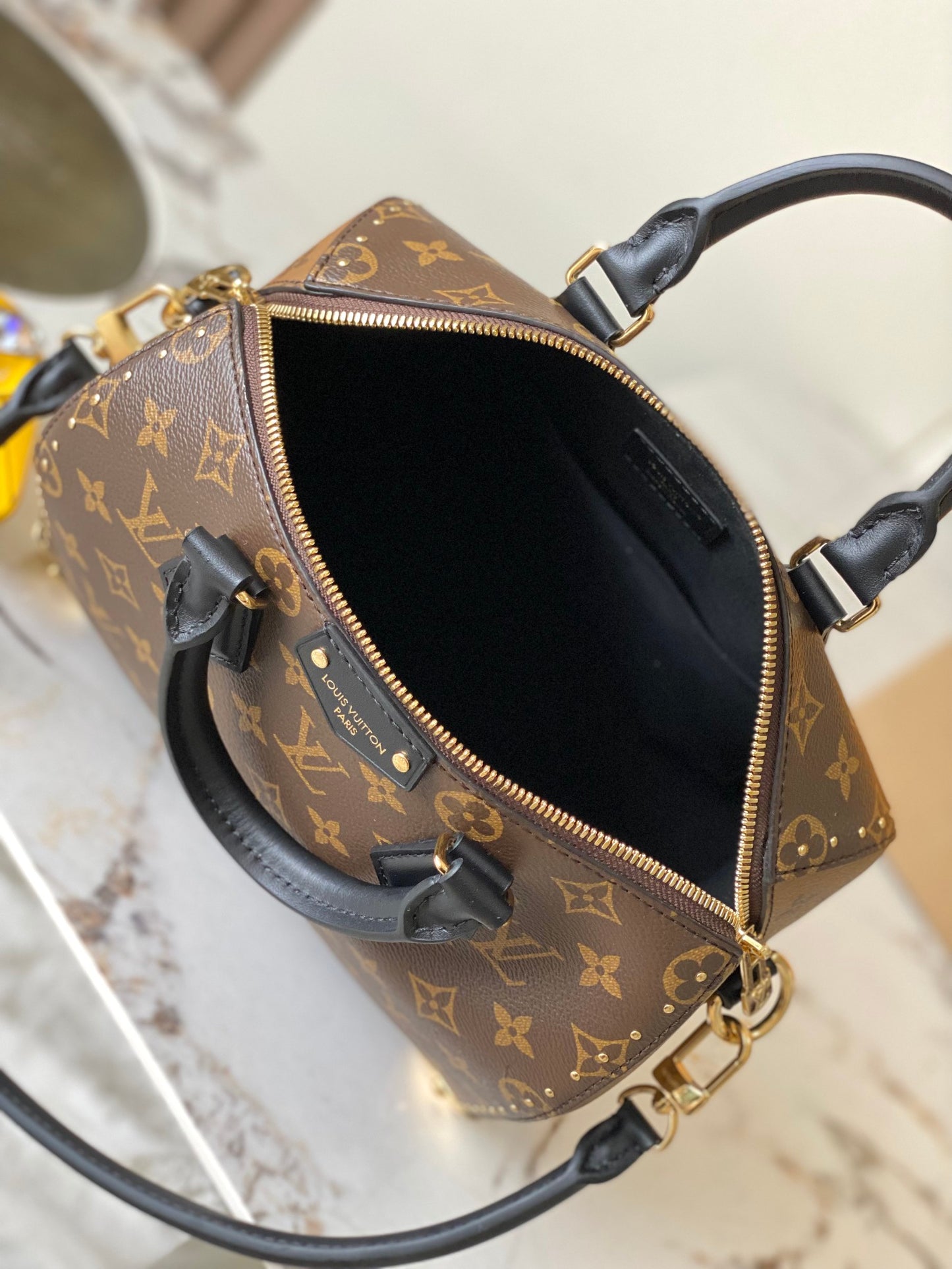 SPEEDY TRUNK 25 HANDBAG  M26181