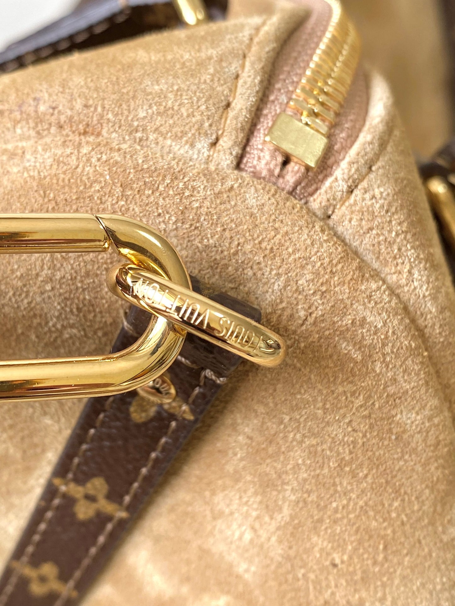 EXPRESS Medium Handbag  M26358