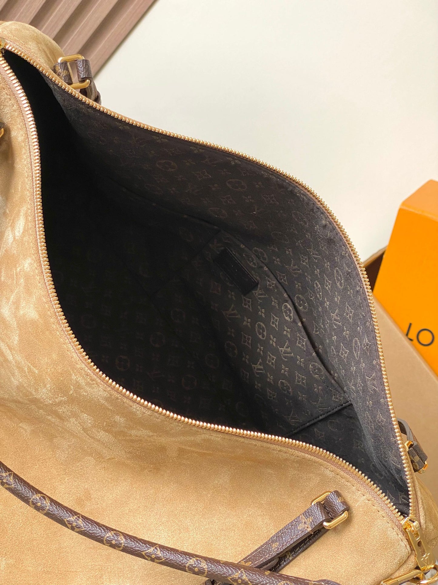 EXPRESS Medium Handbag  M26358