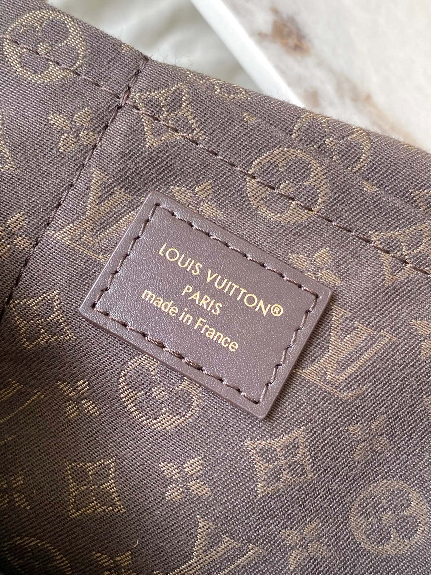 EXPRESS Medium Handbag  M26358