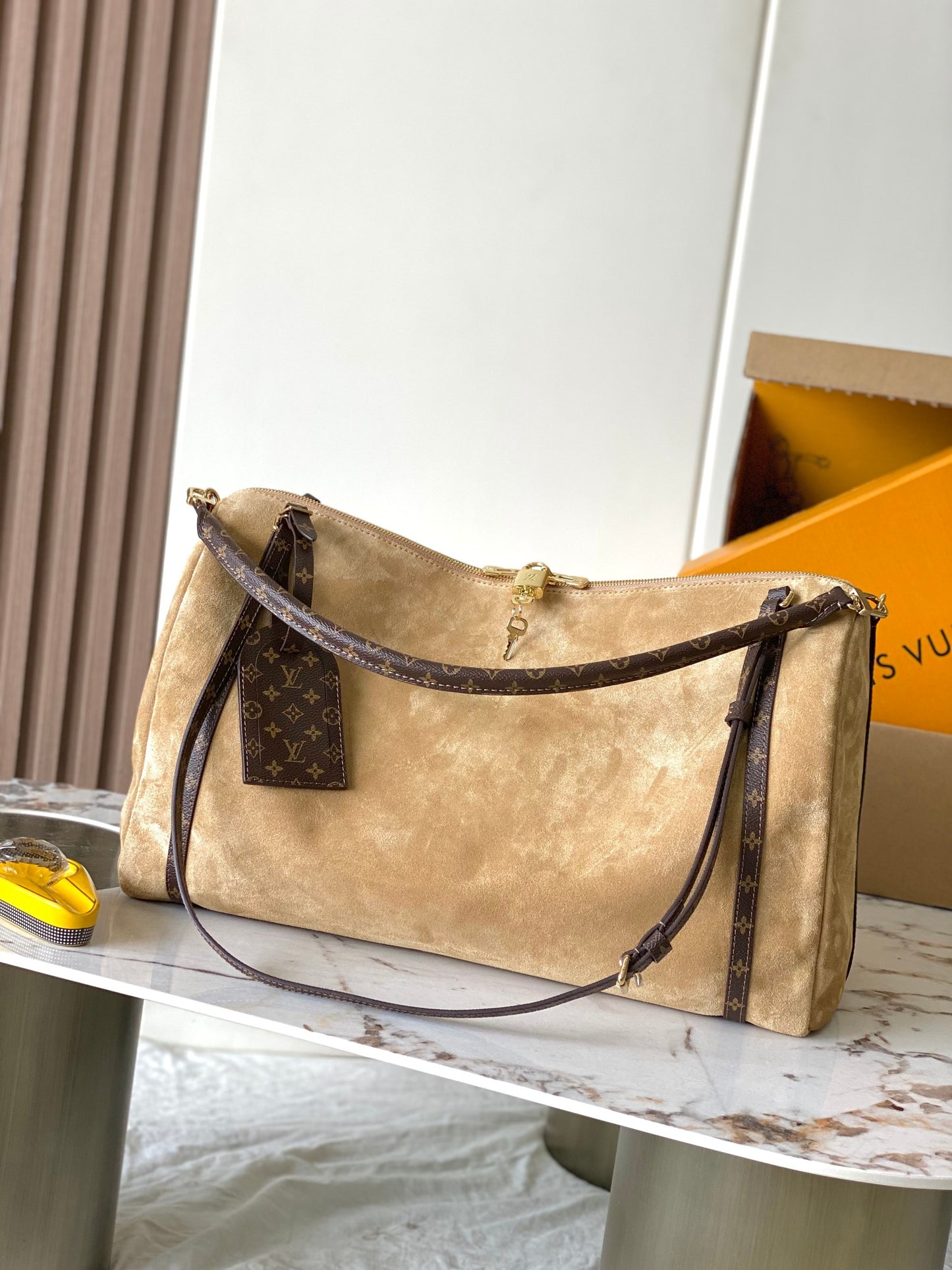 EXPRESS Medium Handbag  M26358