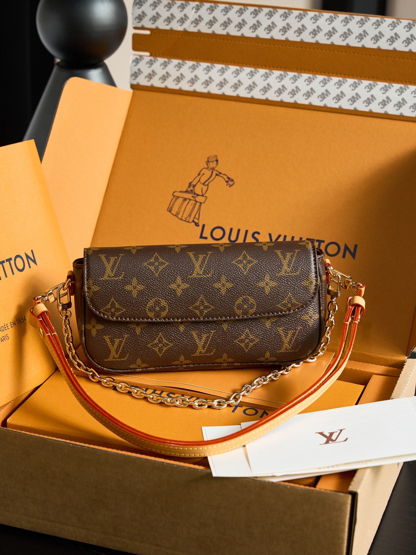 WALLET ON CHAIN IVY HANDBAG  M81911